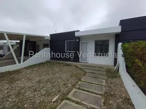 Iris Marín Vende Bella Casa Ubicada En Cabudare Av Intercomunal Cerca De Traki Conjunto Privado