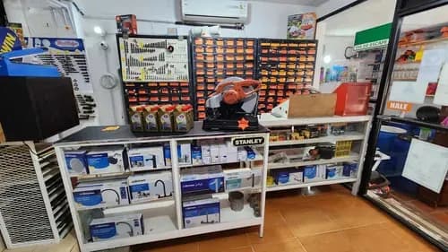 Josefina Toledo Vende Fondo De Comercio De Ferretería Y Fabricación De Productos De Limpieza, 198m2, Equipado, Con Mercancía, 323215