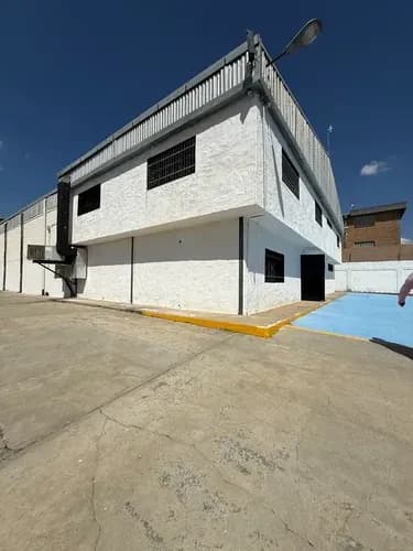 Lorena Inojosa Vende Galpón PLG-177 En Zona Industrial Castillete, San Diego. **clientes Directos**