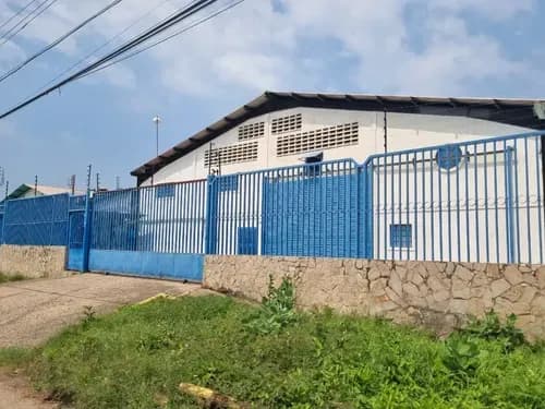 Venta De Excelente Galpon Con Un Precio De Oportunidad En La Zona Industrial Los Montones-barcelona