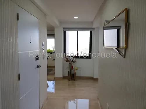 Apartamento 214 M2 / Alquiler Colinas Valle Arriba, 26-19965 Bb