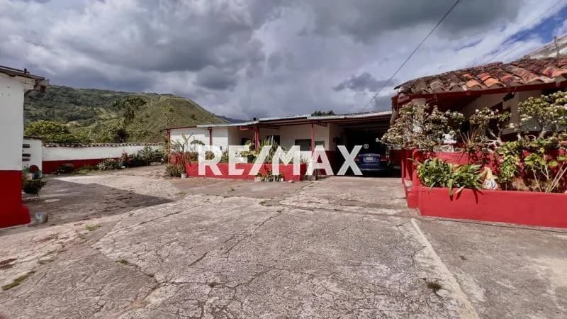 EN VENTA Se Vende: FUNDO MIS DELIRIOS Ubicado en la pintoresca Sabana Larga, a solo 10 minutos de Cordero