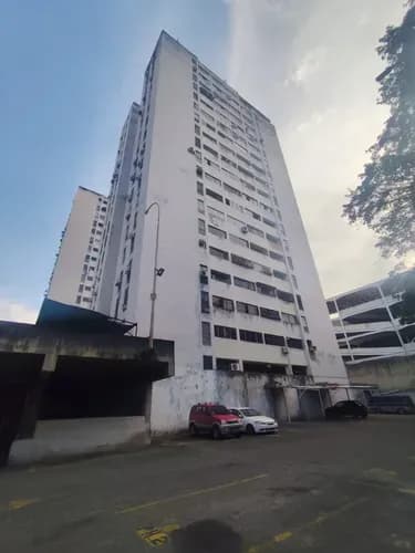 Lesle Vende Apartamento Res. Parque Napoli, Urb Los Nísperos.