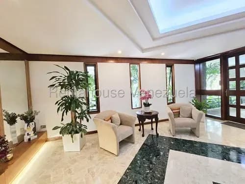 Exclusivo Apartamento En Alquiler: Confort Y Seguridad En La Florida | At 26-21545