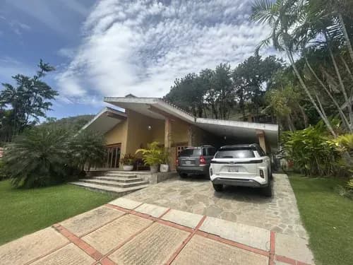 Annic Coronado Vende Hermosa Casa En La Urbanización Guaparo 31003