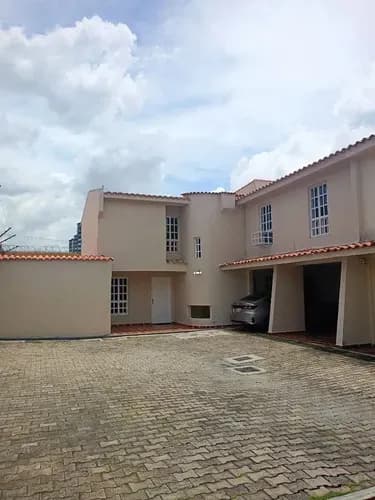Leandro Araque Inzitu Realtors Ofree En Venta Townhouse De Esquina En Villas El Encanto Mañongo