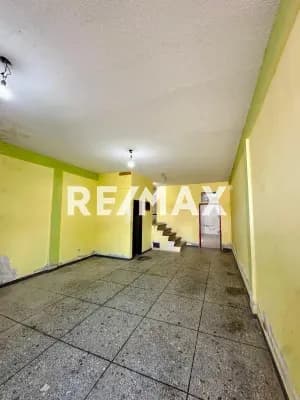 En Venta apartamento Con Local Comercial De 170 Metros Cuadrados, Excelente Ubicación En El Casco Central de Tucacas.