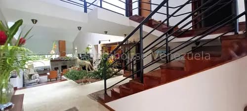 Casa En Venta En La Lagunita Country Club En Calle Ciega Con Vigilancia, Jardín Privado, Planta Eléctrica, Pozo De Agua Y Hermosa Vista Panorámica