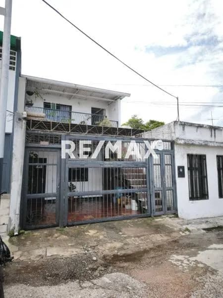EN VENTA Apartamento ubicado a media cuadra de la Av Ferrero Tamayo