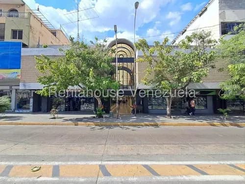 Karen García Vende Excelente Local Comeercial En Centro De Barquisimeto, Puede Ser Utilizado Con Fines Comerciales, Totalmente Negociable.