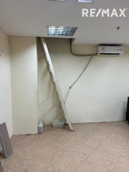 En venta Local Comercial ubicado en el Centro Comercial Puente Real 25mt2