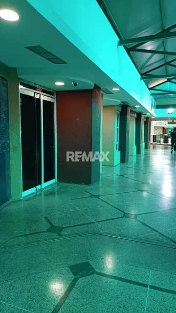 Cómodo Local en Venta en C.C. Puente Real - Nueva Barcelona -
