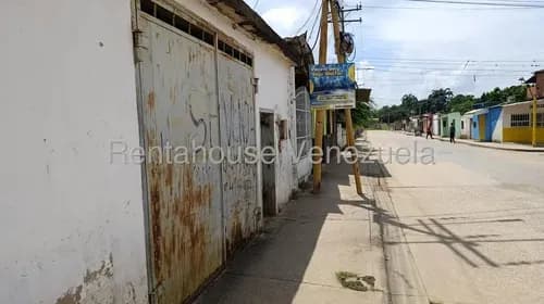 Se Vende Local Comercial , Inm 26-8295, Ubicado En La Avenida Principal 9 De Mayo En El Socorro, Ideal Para Taller De Herreria, O De Pintura