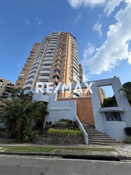ESPECTACULAR PENTHOUSE EN RES. MILLENIUM PLAZA, URB. EL PARRAL PLANTA 100%!