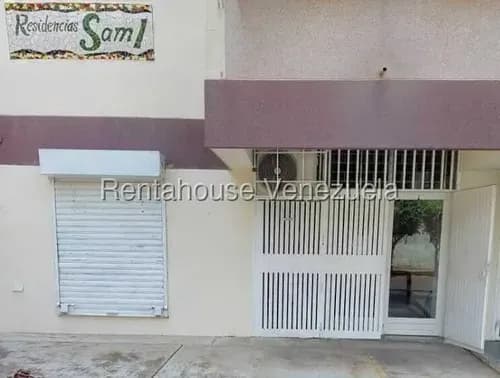 Ofrece En Alquiler Espacioso Local Comercial A Pie De Calle, Ideal Para Consultorio U Oficina, Ubicado En San Jose De Tarbes A Una Cuadra De La Av. Bolivar - Valencia #26-7914. Facil Acceso