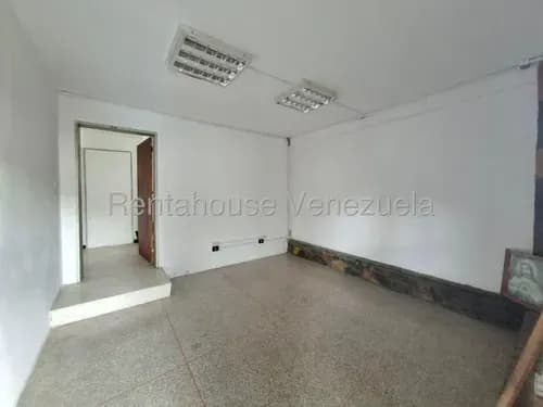 Abella 2613263 Casa Para Remodelar, En Calle Cerrada. Propiedad De 3 Planta . Con Una Hermosa Vista Al Avila. Se Puede Estacionar Afuera , Ya Que Esta En Una Zona Cerrada Y Tranquila.