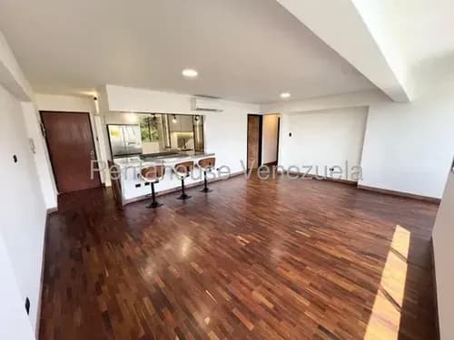 Apartamento Remodelado En Venta Chuao 26-18996