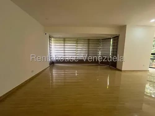 Apartamento En Venta En Campo Alegre, Caracas 26-8467 Yf