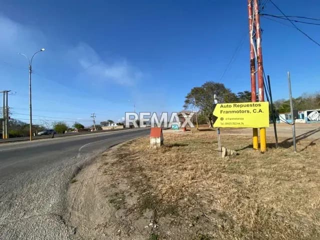 TERRENO POTENCIAL PARA INVERSIÓN COMERCIAL