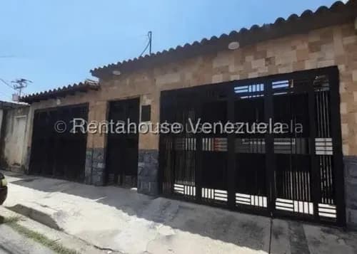 Casa En Venta En Urbanización Villas De Aragua Con Pozo De Agua Seguridad Amplia Cómoda Moderna 25-20464