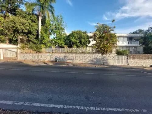 Ym // Hermosa Casa Con Amplios Espacios, Para Remodelar A Su Gusto, En Venta- Lomas Del Club Hipico // Mls #26-10893