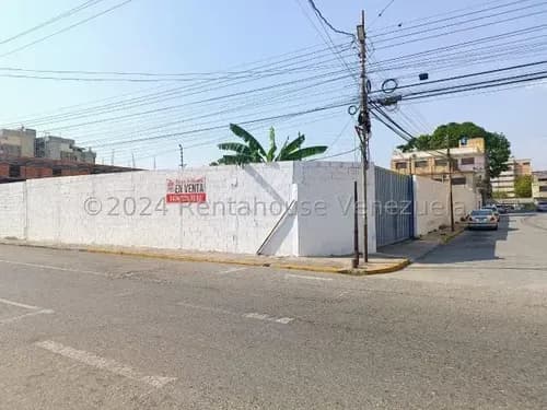 Maribel Morillo Profesional Inmobiliario Con Más De 10 Años De Experiencia En Rentahou Vende Terreno En Esquina De 1.000m2 Ubicado En Zona Comercial, Cercana Avda. Pedro León Torres