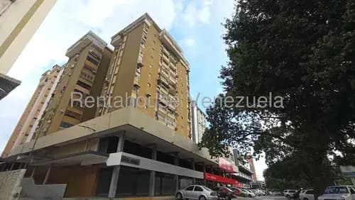 Jip 26-7706. Rent-a-house Alquila Comodo Apartamento De 152 Mts2, 3 Amplias Hab, 3 Salas De Baños. Excelente Ubicacion En La Zona Norte De Maracay. Urb Andres Bello.