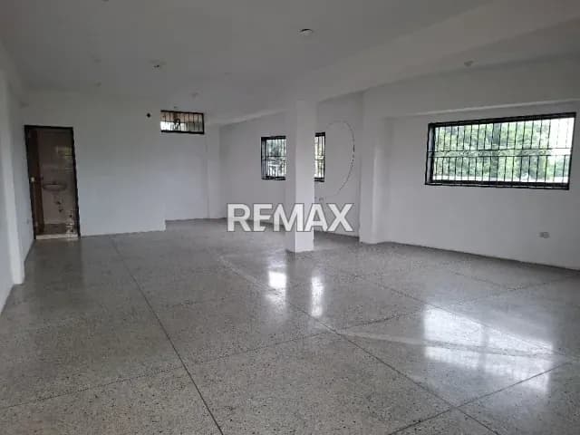 En Alquiler Local Comercial, signado con el Nº A-L14 ubicado en Guanare en el Centro Empresarial Don Nino, Av. Simón Bolívar, Guanare, Portuguesa, Venezuela