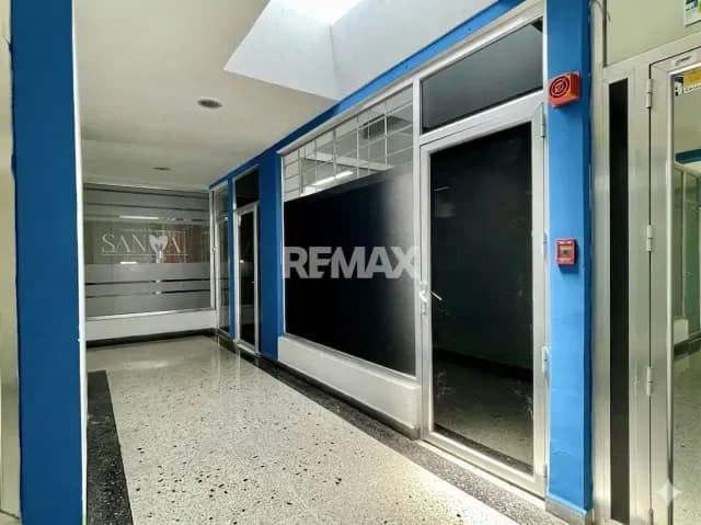 Alquiler local comercial - San Diego, La Esmeralda. C.C Plaza Esmeralda