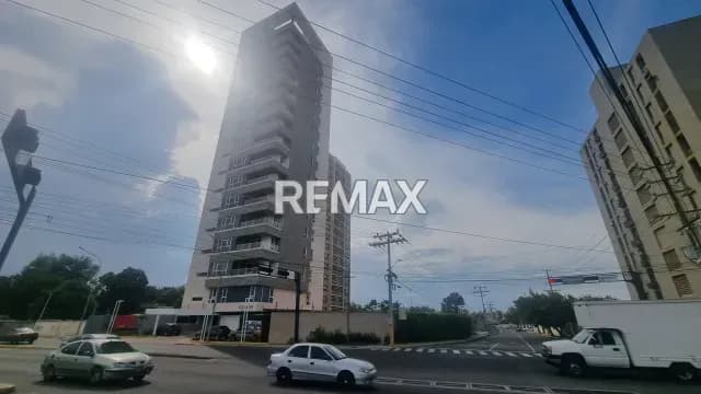 Apartamento ubicado en Av. Universidad con Av. 12