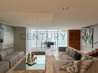Exclusividad y Diseño: Duplex de Lujo en Lomas de Las Mercedes