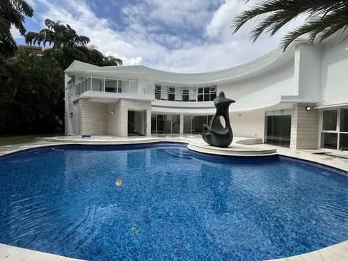 Casa Quinta Mansion En Alquiler En Country Club Chacao De 2000m2 Con Piscina