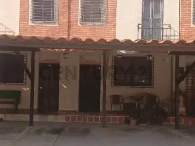VENTA DE TOWNHOUSE Urb. Tazajal, Res. Villa Florencia 1