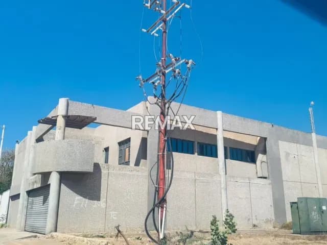 En Venta Edificio Comercial y Empresarial en Venta, Maraven.