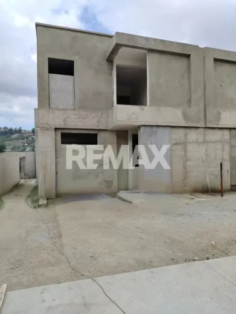 En venta Townhouse (11) en obra gris en el Desarrollo Habitacional Tepuy 19-3