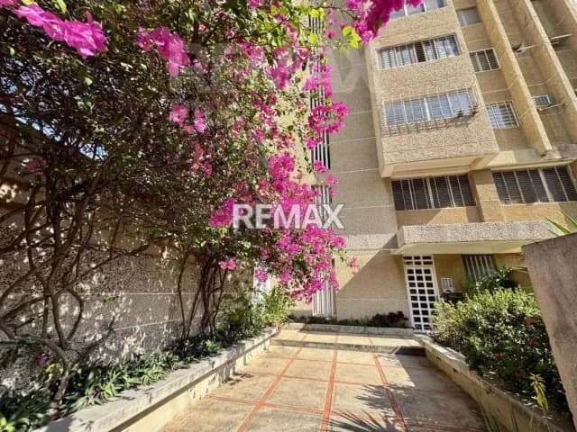 APARTAMENTO EN ALQUILER EDIFICIO TAMARA SECTOR VALLE FRIO