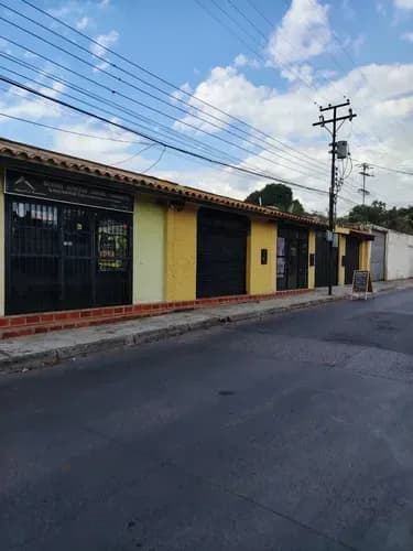 Alquiler De Local A Pie De Calle Detrás De La Iglesia La Begoña, A Una Cuadra De La Plaza Bolívar De Naguanagua. Diagonal Al Colegio Padre Seijas Nereida Rosales