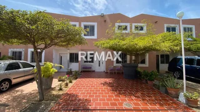 TOWNHOUSE ZONA OESTE EN CONJUNTO RESIDENCIAL CAMPO ALTO