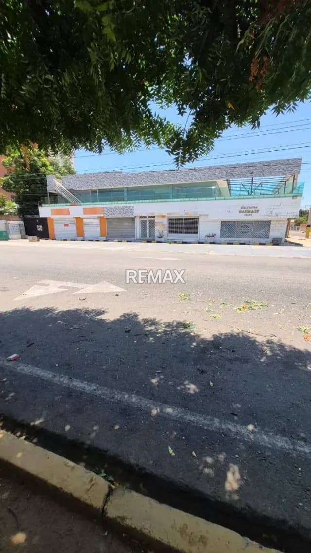Se Alquila Centro Comercial NATHALY ESQUINA AV. 14A CON CALLE 71