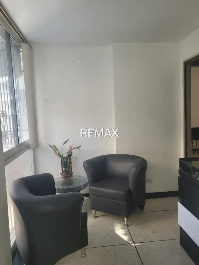 OFICINA EJECUTIVA, EN VENTA, EN ZONA ESTRATÉGICA DE LOS DOS CAMINOS