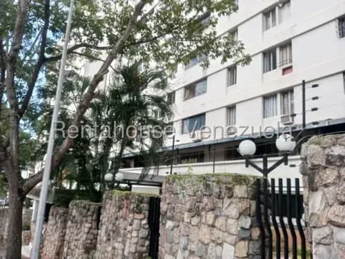 Apartamento En Alquiler Completamente Amoblado Y Equipado Piso Bajo Posee Pozo De Agua En Urb El Bosque - Valencia