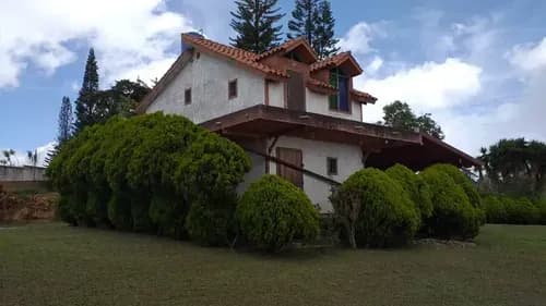 Se Vende Hermoso Chalet En Carayaca, Con Espectacular Vista Al Mar Y La Montaña, 2400 Mts De Terreno Propio, 220 Mts De Construcción, 2 Habitaciones, 2 Baños, Estacionamiento, Tanque De 12 Mil Litros
