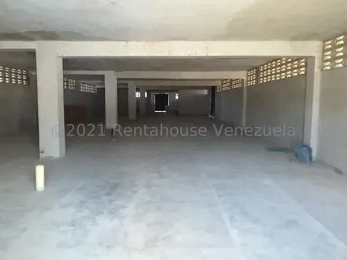 Amplio Local Para Terminar A Su Gusto En Venta En Entre Avenidas Pinto Salinas Y Buchivacoa # 26-9473