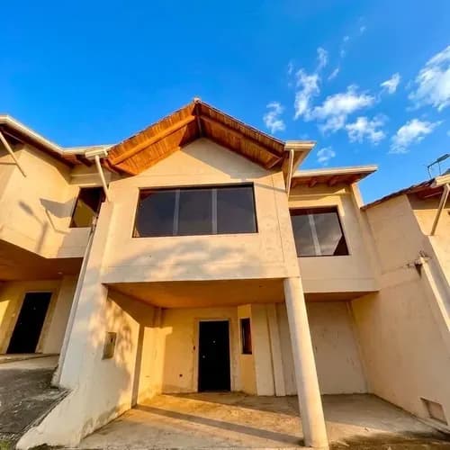 Casa En Obra Blanca En Urbanización Católica Suite, Barrio Obrero