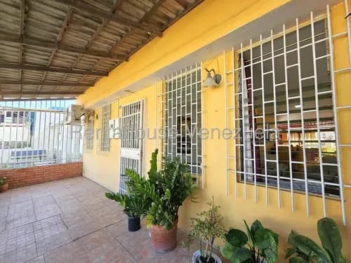 // Maria Elena Oropeza // Vende Amplia Casa 148 M2 / Ubicación Privilegiada Cerca De Colegios Y Centros Educativos /en El Trigal, Lara#26-19592//