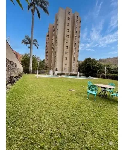 Venta Amplio Apartamento 238m2 Los Naranjos, 4h+s/5b/2e Calle Cerrada