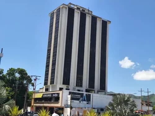 Josefina Toledo Alquila Impecable Oficina En Av Bolívar Norte De Valencia, Urb. Majay, 30m2, 331829
