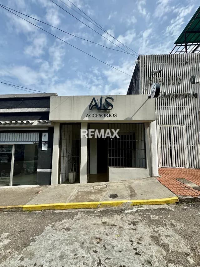 EN ALQUILER Local en Barrio Obrero calle 15