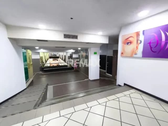 ALQUILER DE AMPLIO LOCAL IDEAL PARA CONSULTORIOS EN EL CC AB EN PLAYA EL ANGEL