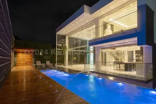Casa ( De Revista / 3 Niveles / Remodelada / Equipada ) Alquiler La Floresta Mls - 25-21741